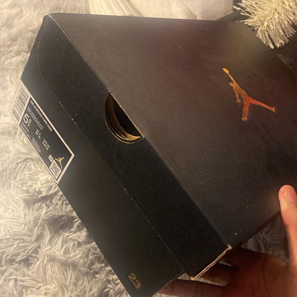 Size 5.5Y Jordan ones rarely worn - Picture 5 of 5